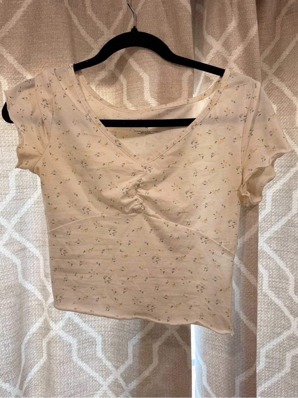 Arizona Jean Company Cream Floral V-Neck Crop Top